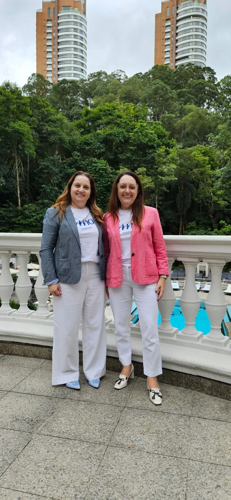 Kadidia e Jamila Umar, fundadoras da AMO Embarque, que acompanham os grupos