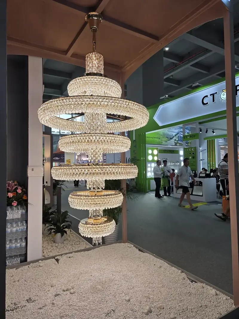 Lustre de cristal luxo na seção de iluminação — Fase 2 Casa e Decoração