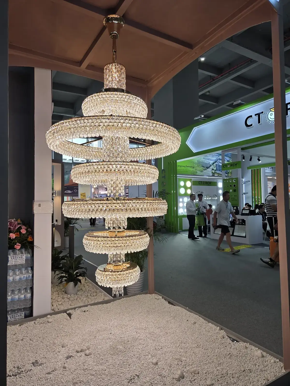 Lustre de cristal luxo na seção de iluminação — Fase 2 Casa e Decoração