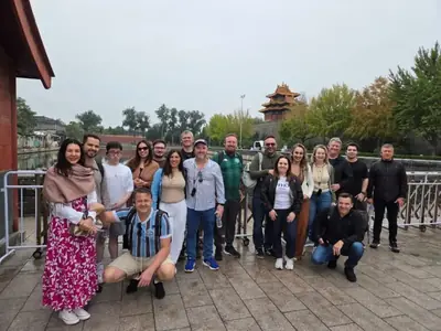 Grupo da missão empresarial da AMO Embarque em Pequim, após os dias de Canton Fair 2025